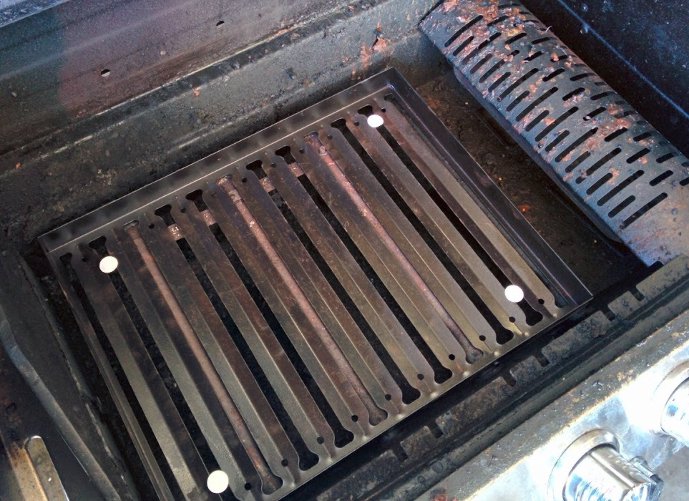 Grill with tray